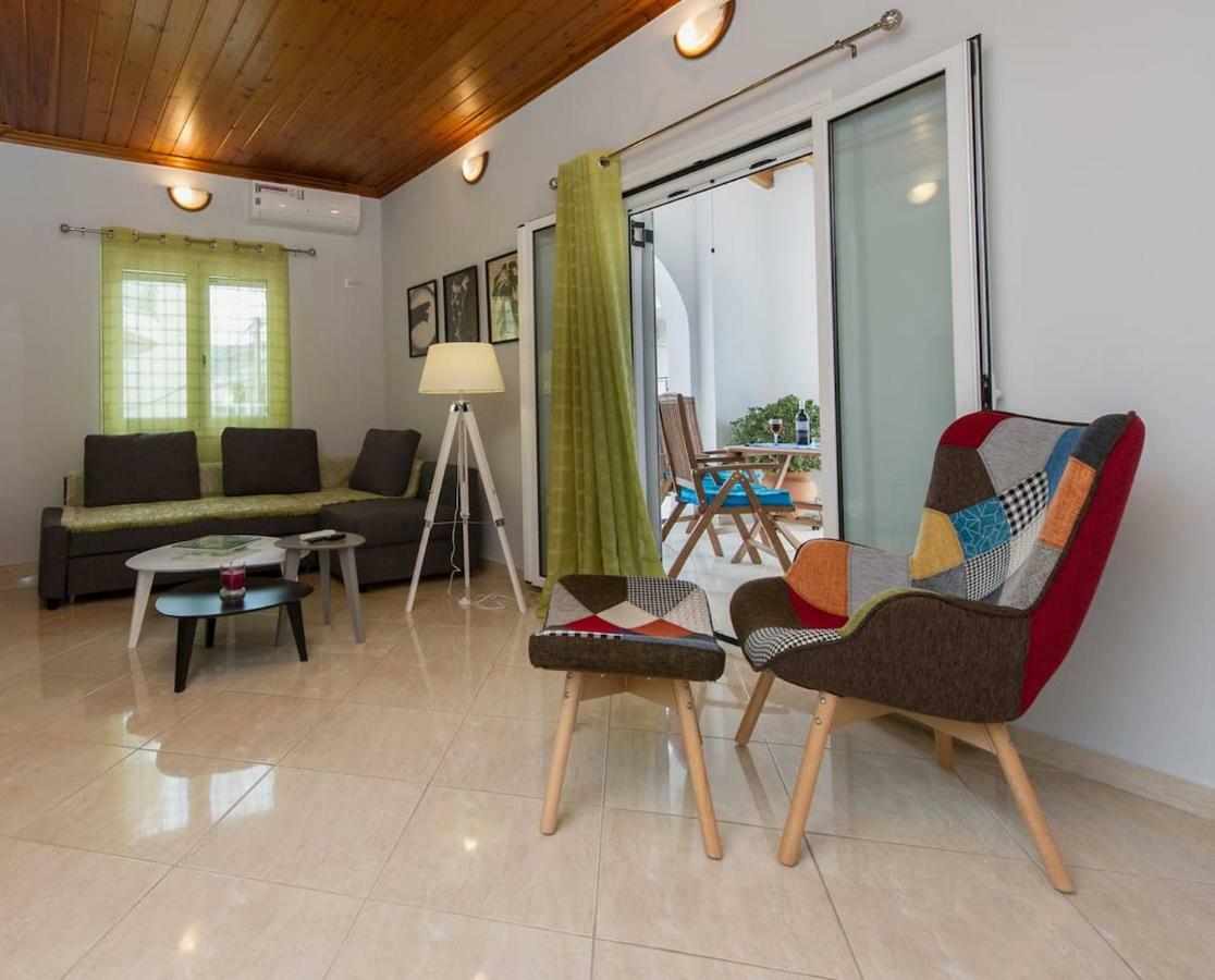 Thano'S Stylish Flat Just 150M To The Beach Farai Exterior photo